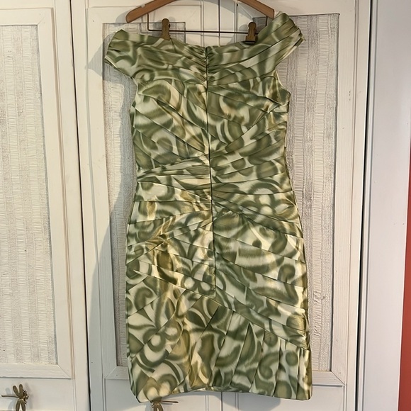 Badgley Mischka cocktail green and cream off shoulder dress Sz 10 - Picture 6 of 7